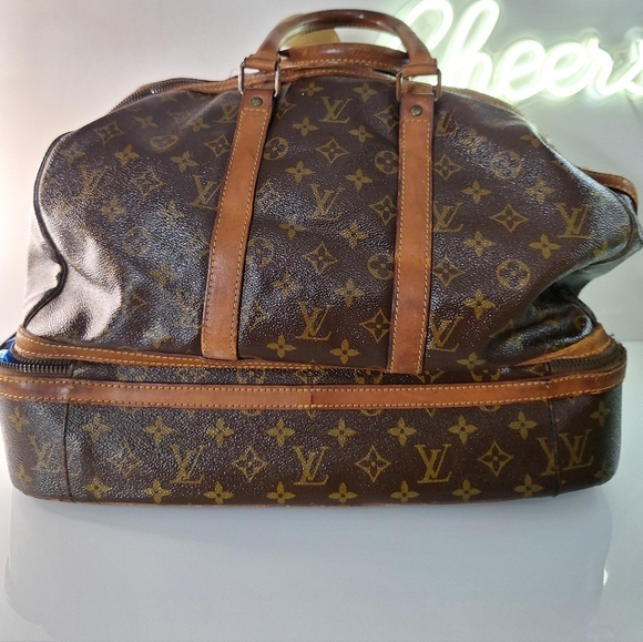Louis Vuitton travel bag - Picture 1 of 11